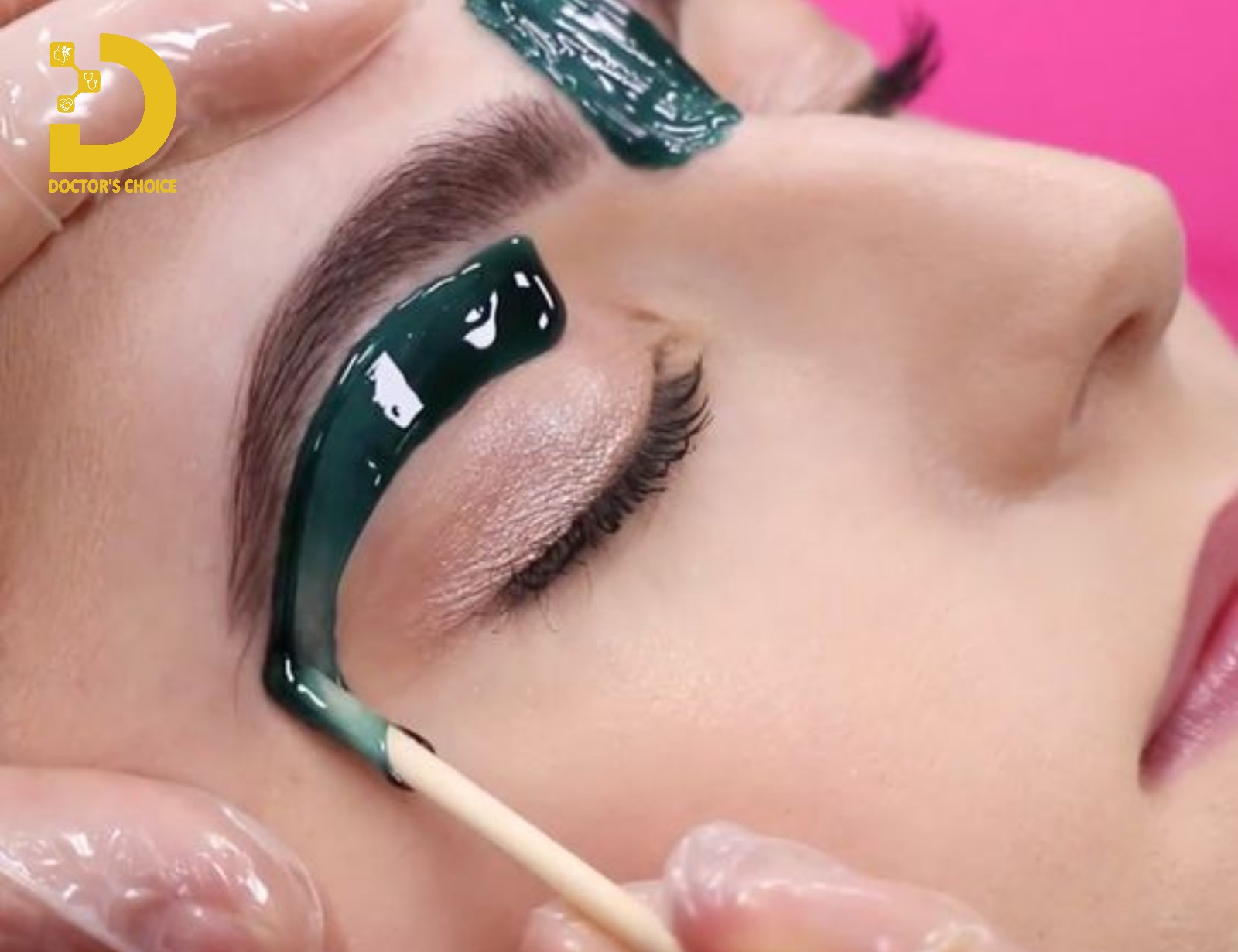 Wax lông mày là phương pháp sử dụng sáp nóng hoặc sáp lạnh để loại bỏ lông mày