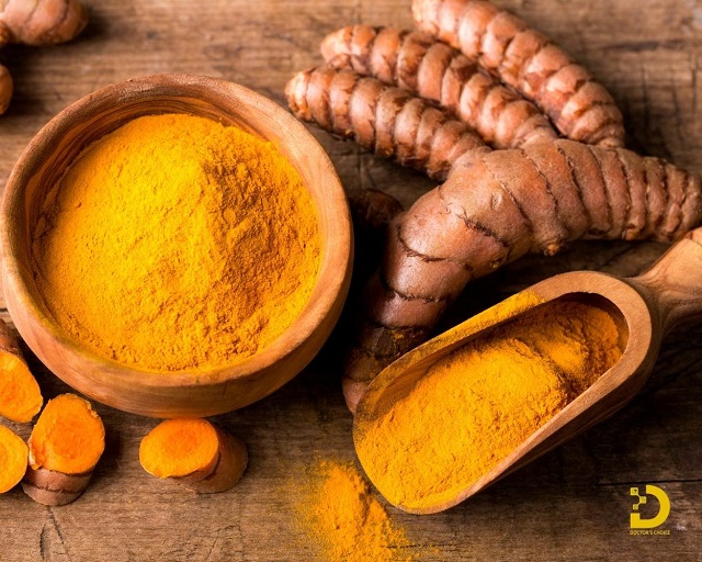 Trị mụn bằng bột nghệ tươi