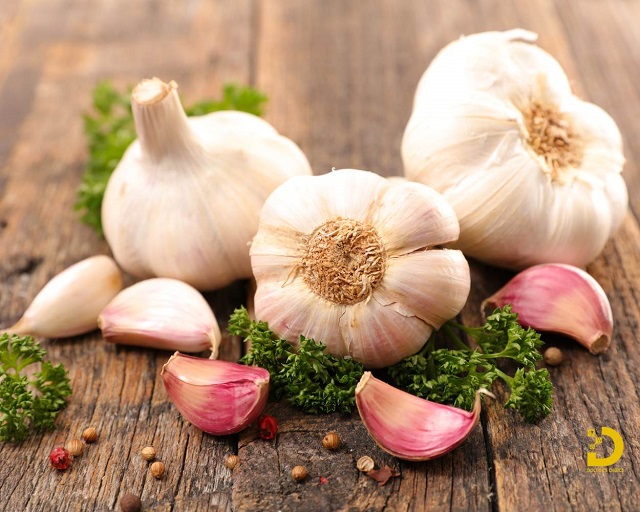Trị mụn bằng tỏi
