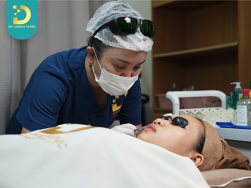 dieu tri bot sac to tai dr choice 5