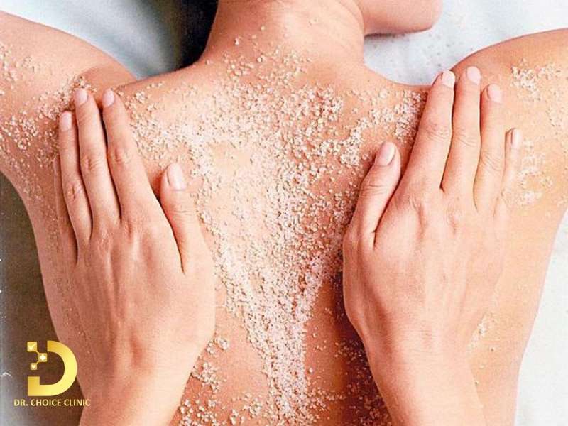 Tẩy tế bào chết định kỳ để ngăn bít tắc nang lông