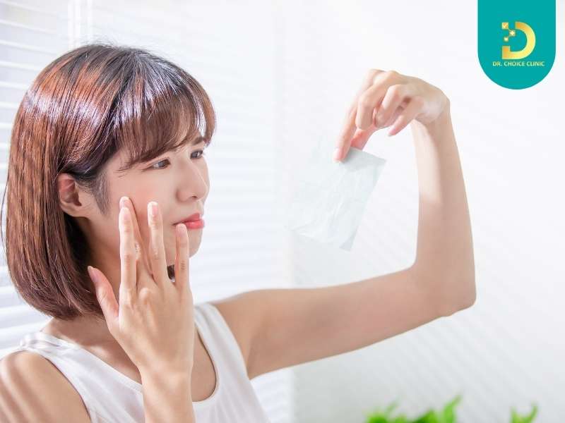 Sử dụng giấy thấm dầu để kiểm tra vùng cục bộ ra sao?