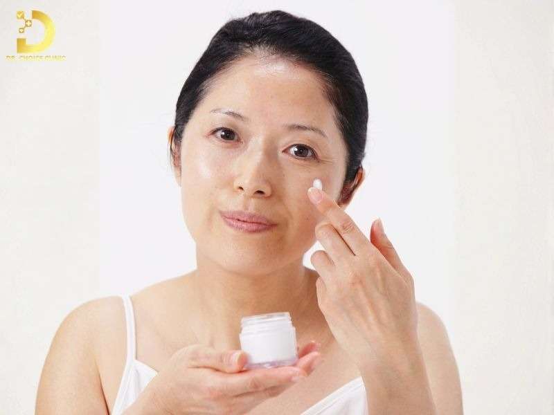 Kem dưỡng ẩm có vai trò gì trong chu trình chăm sóc da?