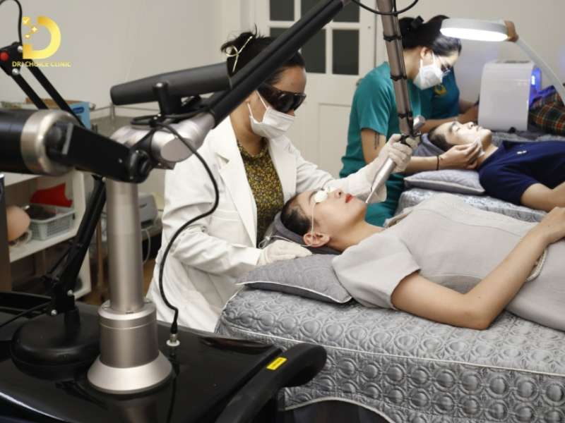 Lý do nên điều trị viêm da kích ứng tại Dr. Choice Clinic
