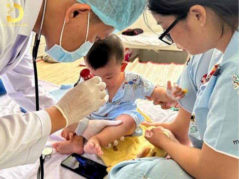 Bệnh Tay Chân Miệng Ở Trẻ: Nguyên Nhân, Dấu Hiệu, Cách Phòng Ngừa Và Điều Trị 14 Đưa trẻ đến cơ sở y tế nếu có dấu hiệu sốt cao