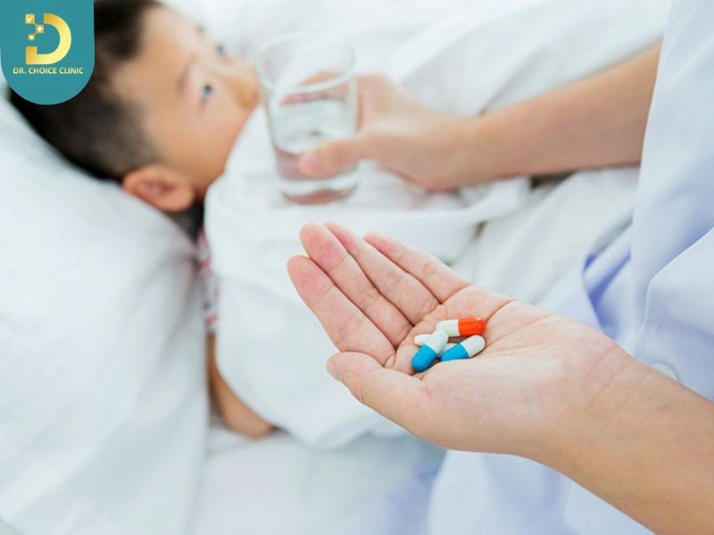 Điều trị mề đay ở trẻ em nên sử dụng thuốc theo chỉ định của bác sĩ
