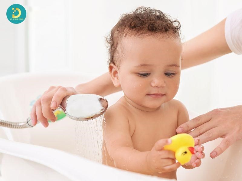Cách Điều Trị Lang Ben Ở Trẻ Em An Toàn, Hiệu Quả 14 Vệ sinh và chăm sóc vùng da bị lang ben